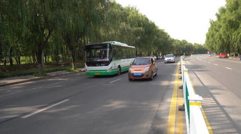 路遇貨車著火，公交司機化身滅火戰(zhàn)士守護城市平安